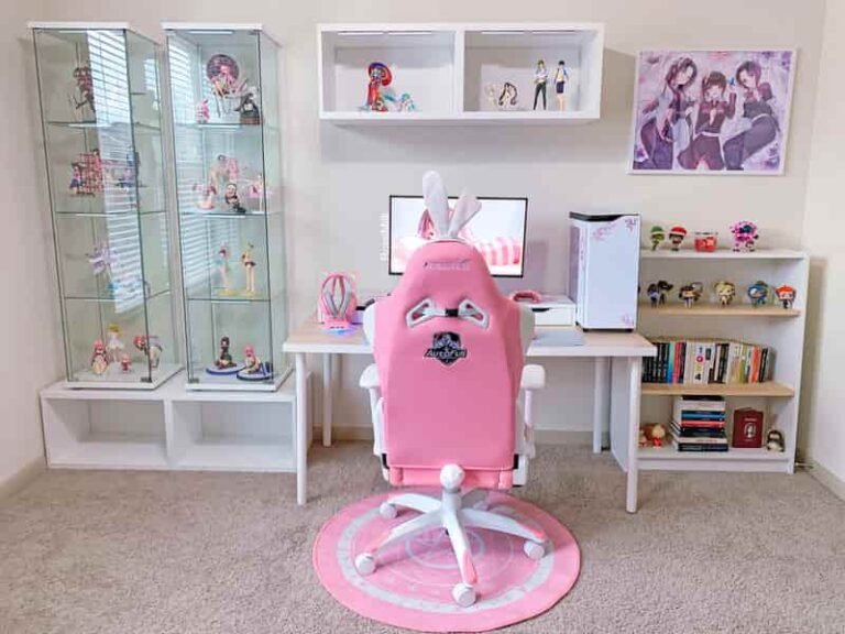 figurine themed professional gaming setup with pink chair 768x576